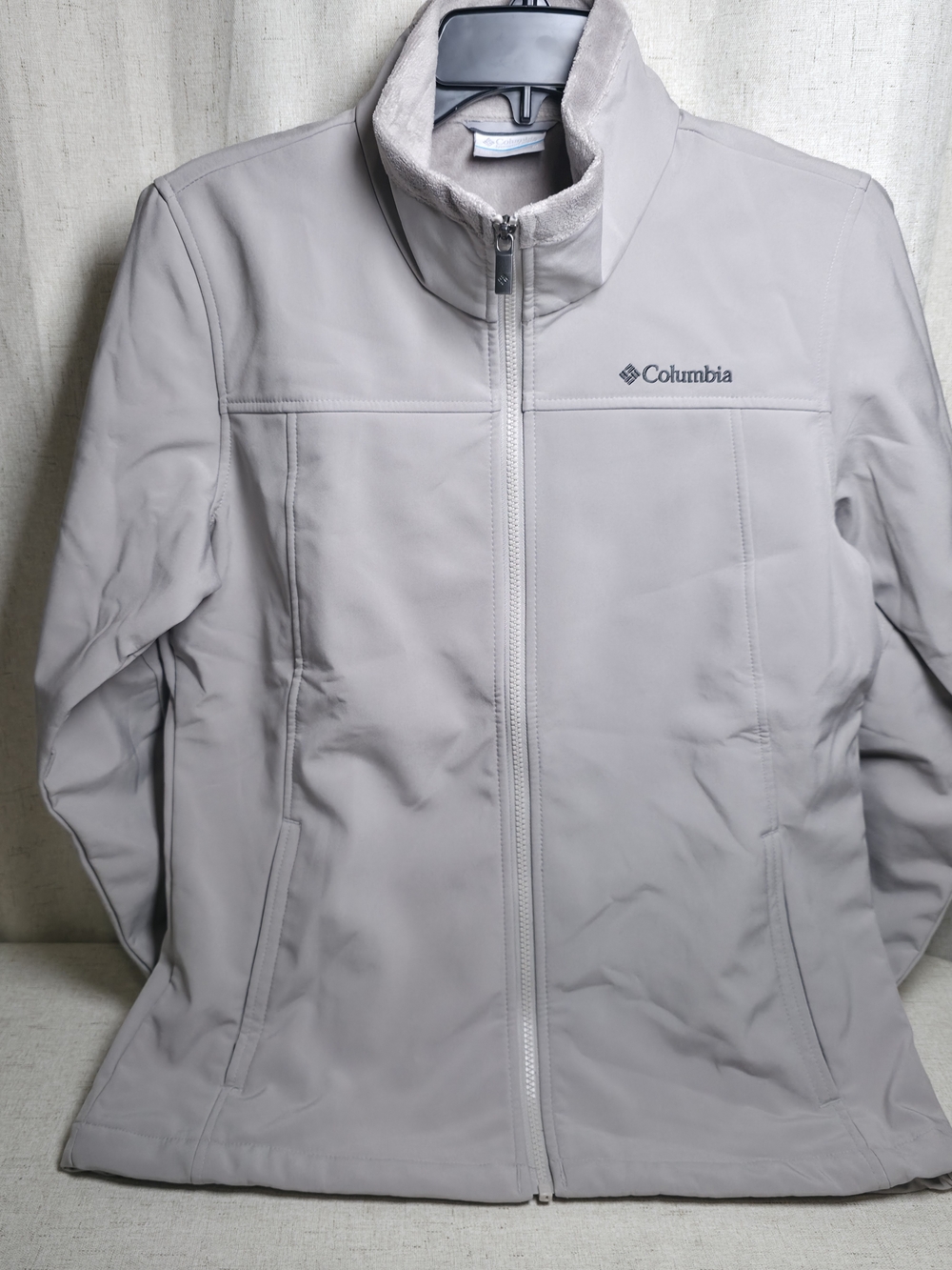Columbia Women's Light Gray Zip-Up Softshell Jacket